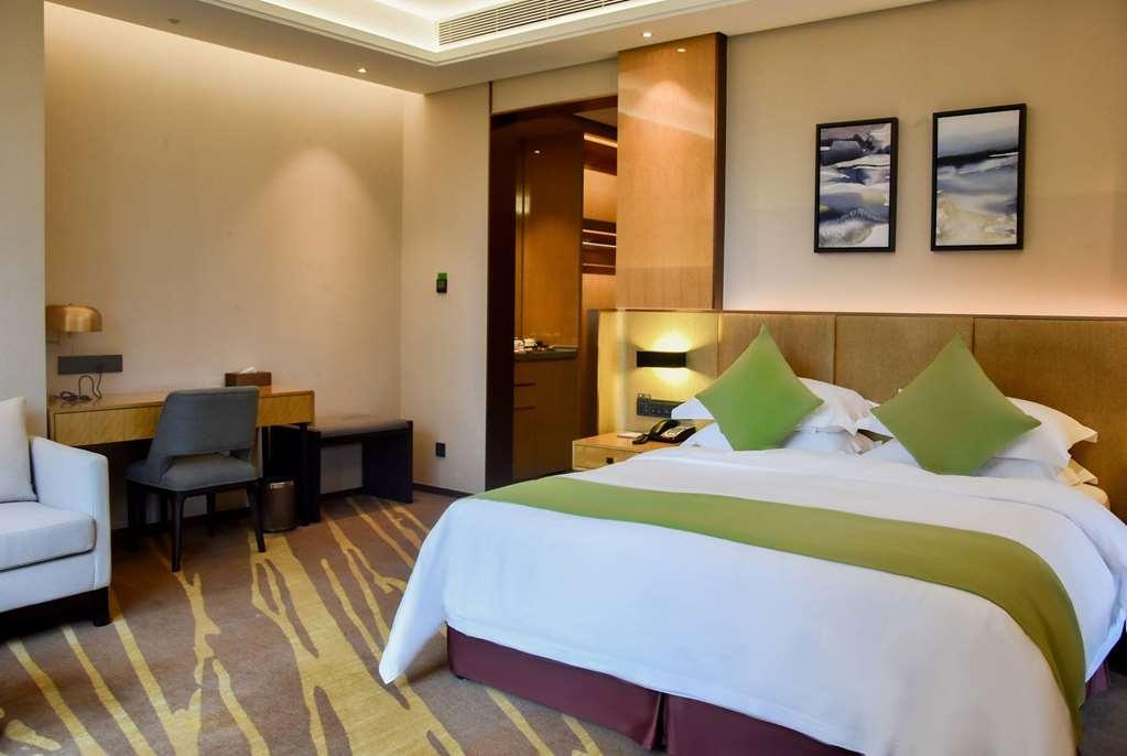 Leshan Ramada Hotel Habitación foto